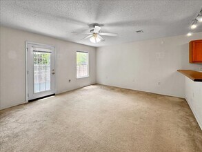 994 Scenic Oak Ln in Fort Walton Beach, FL - Building Photo - Building Photo