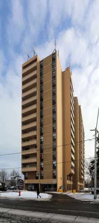 Westbury Park Place in Hamilton, ON - Building Photo