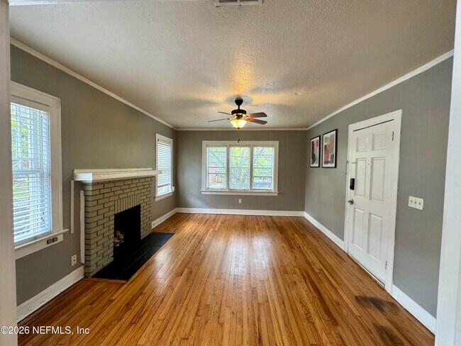 2325 Myra St in Jacksonville, FL - Foto de edificio - Building Photo