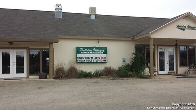 724 Private Rd 1512 in Bandera, TX - Building Photo - Building Photo