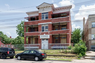 3002 Burnet Ave in Cincinnati, OH - Building Photo - Primary Photo