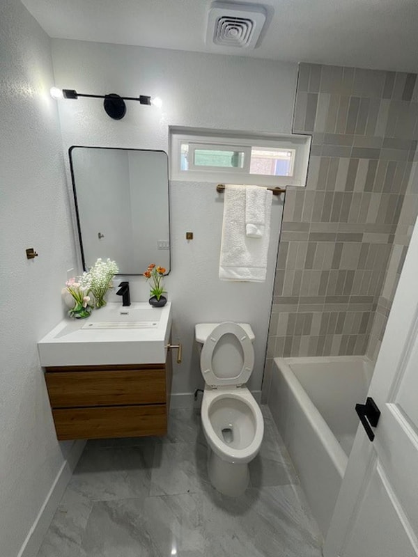 17422 Keelson Ln in Huntington Beach, CA - Building Photo - Building Photo