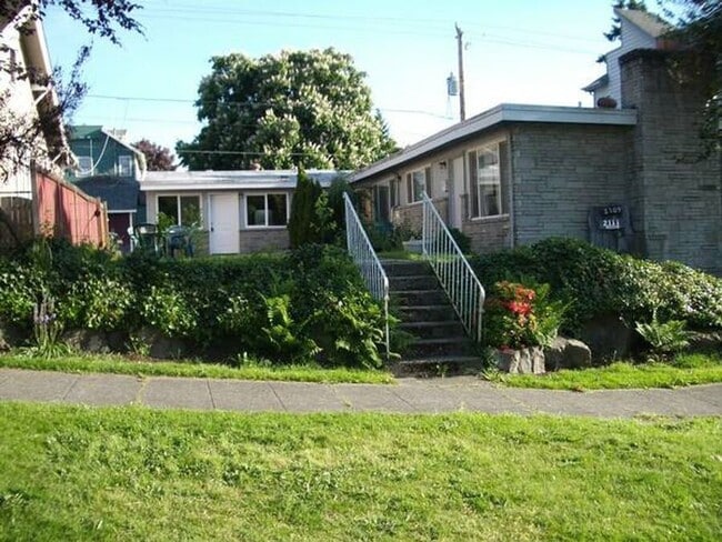 2109 N 63rd St in Seattle, WA - Building Photo - Building Photo