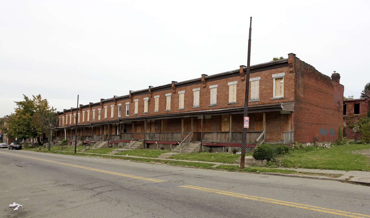 Sterrett-Collier Apartments in Pittsburgh, PA - Building Photo