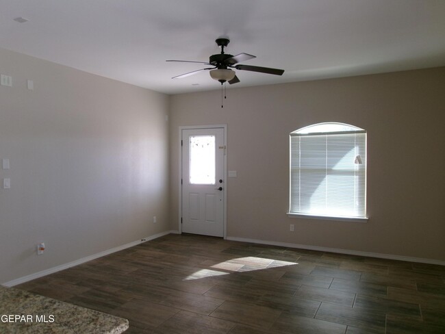 350 Aidan Gordon Cir, Unit 1008-103 in El Paso, TX - Building Photo - Building Photo