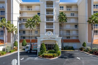 OCEAN OASIS in Cocoa Beach, FL - Foto de edificio - Building Photo