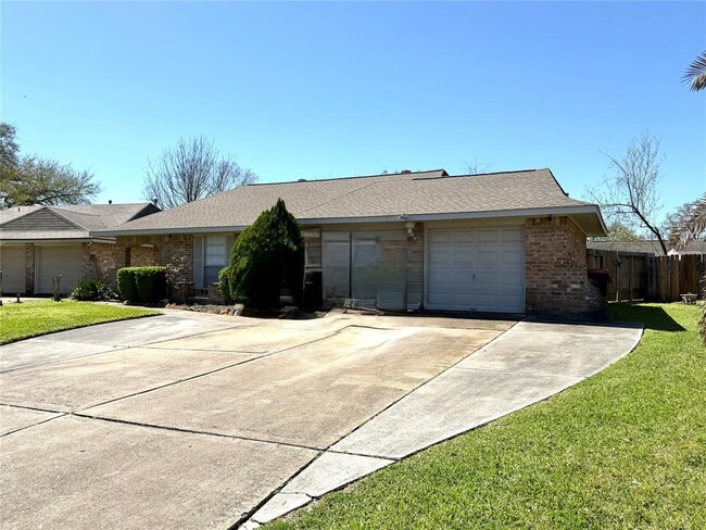 10511 Saber Ct in Houston, TX - Foto de edificio - Building Photo