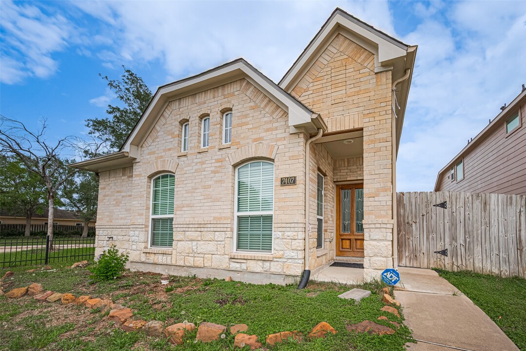 7407 Golden Star Dr in Houston, TX - Building Photo