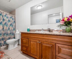 Pacific Villas at Shelly Court in Stockton, CA - Building Photo