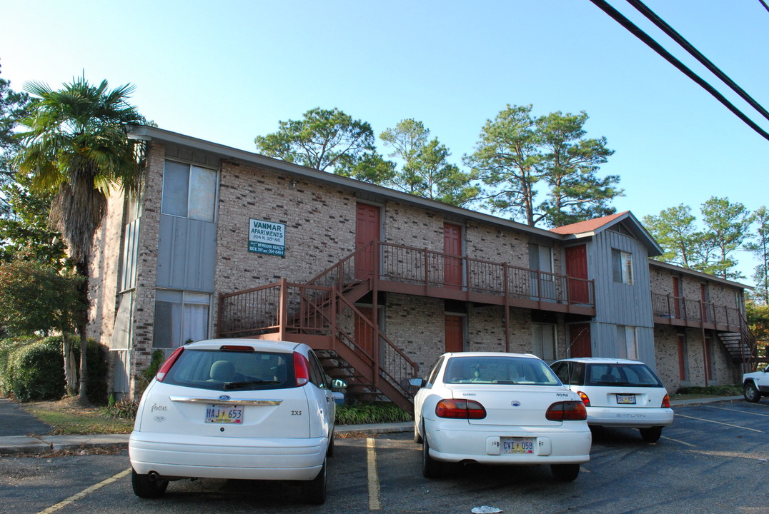 Van Mar Apartments in Hattiesburg, MS - Building Photo