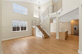 11032 NW 48th Ln in Doral, FL - Building Photo - Building Photo