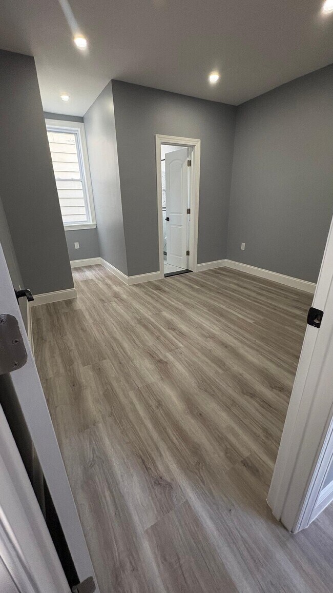 128 W 30th St in Bayonne, NJ - Building Photo - Building Photo