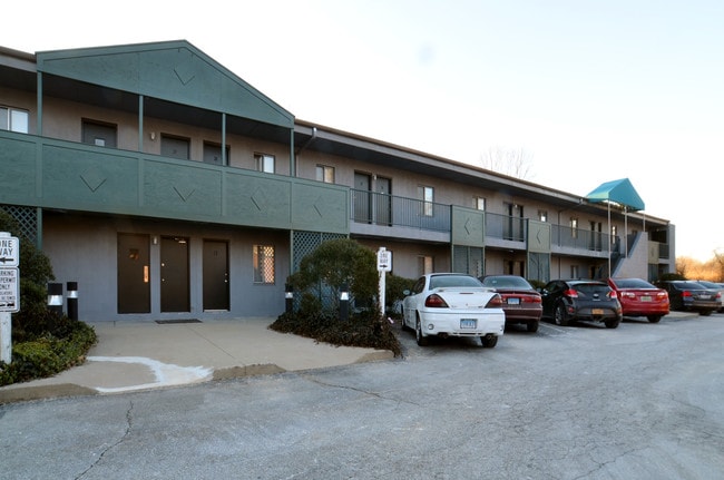 Sandalwood Apartments photo'