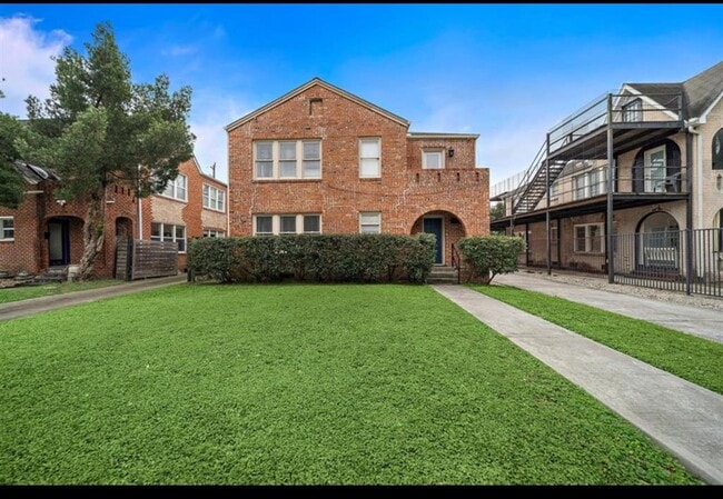 1629 Castle Ct in Houston, TX - Building Photo - Building Photo