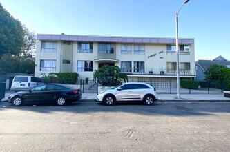 Starlight Apartments in Los Angeles, CA - Building Photo - Building Photo