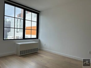 NORTHERN BOULEVARD, Unit 5L in Queens, NY - Building Photo - Building Photo