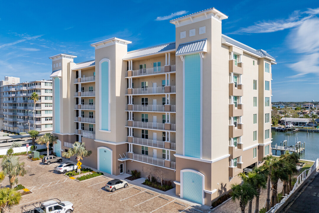 125 Island Way in Clearwater Beach, FL - Foto de edificio