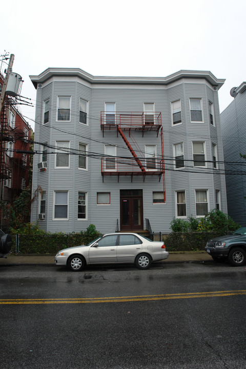 10 Radford St in Yonkers, NY - Building Photo