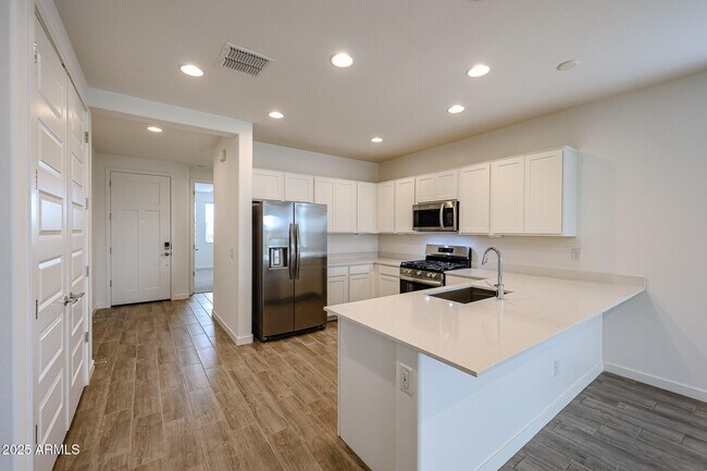 17341 W Smoketree Dr in Surprise, AZ - Building Photo - Building Photo