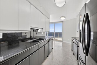 18671 Collins Ave, Unit 1702 in Sunny Isles Beach, FL - Building Photo - Building Photo