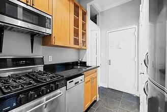410 E 13th St in New York, NY - Building Photo - Building Photo