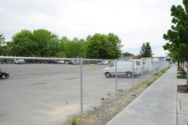 Holly Court Apartments in Seattle, WA - Building Photo - Building Photo