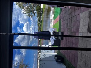 3259 W 100th Terrace in Hialeah, FL - Building Photo - Building Photo