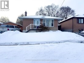 1328 Sharbot St in Oshawa, ON - Building Photo