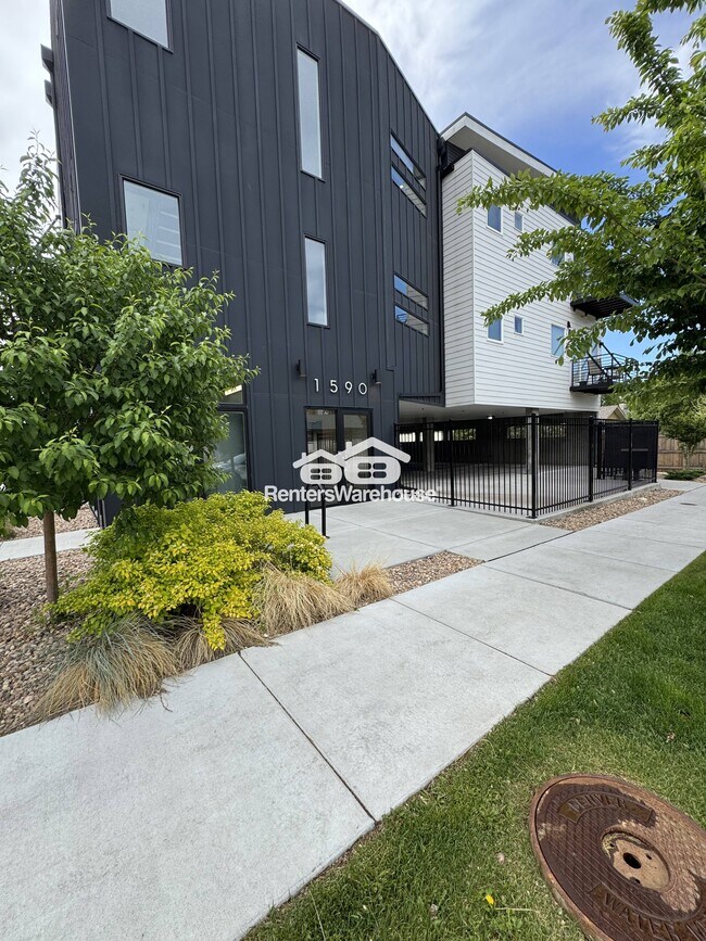 1590 Ingalls St in Lakewood, CO - Building Photo - Building Photo