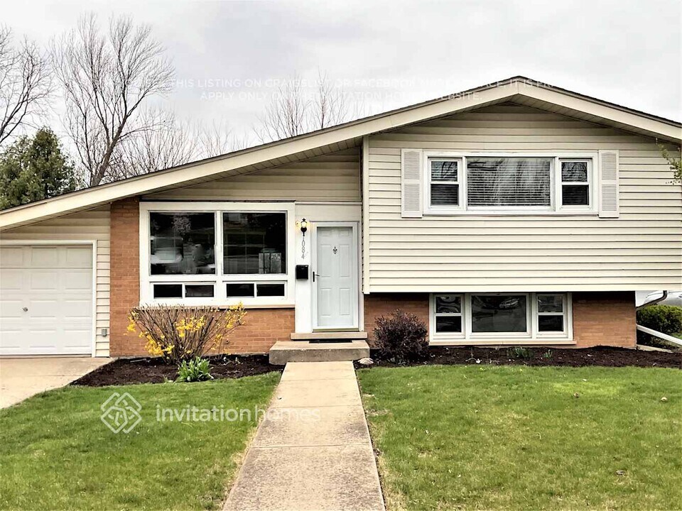 1084 Anthony Rd in Wheeling, IL - Foto de edificio