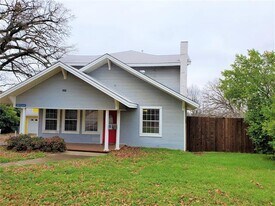 2223 N Locust St in Denton, TX - Building Photo