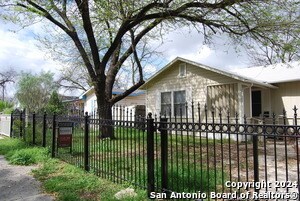 1823 Clower in San Antonio, TX - Building Photo
