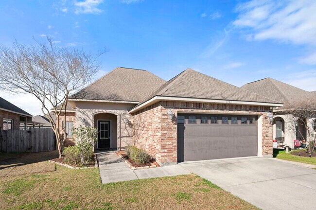 37184 Sills Dr in Prairieville, LA - Building Photo - Building Photo