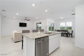 42428 Cascade Dr in Punta Gorda, FL - Foto de edificio - Building Photo