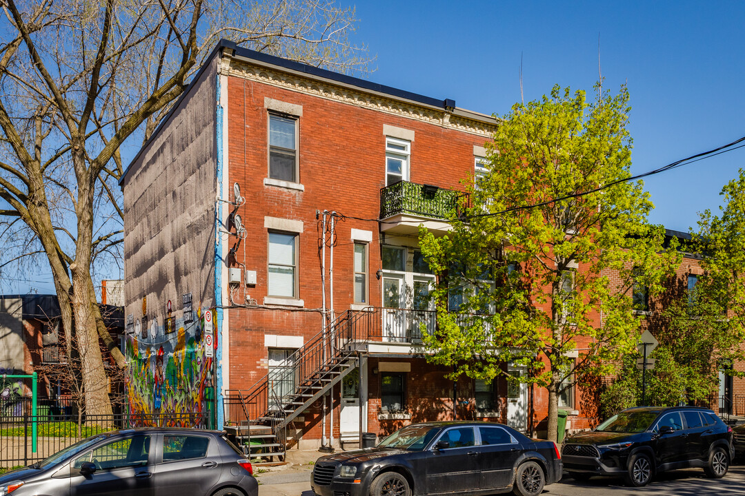 2051 De Coleraine St in Montréal, QC - Building Photo