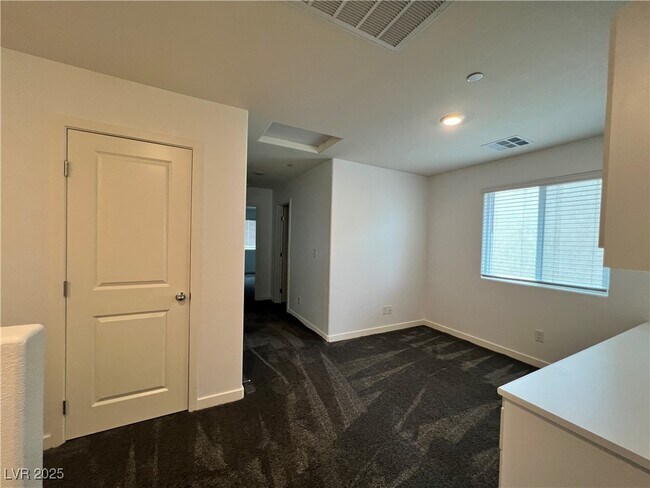 12743 Epperly St in Las Vegas, NV - Foto de edificio - Building Photo