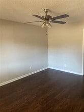 939 E Red Bird Ln in Dallas, TX - Building Photo - Building Photo