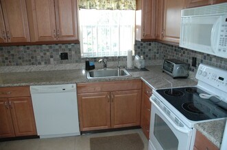 7 Colonial Club Dr-Unit -300 in Boynton Beach, FL - Foto de edificio - Building Photo