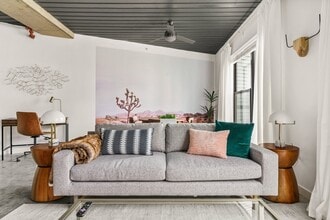 3550 Main St in Houston, TX - Building Photo - Building Photo