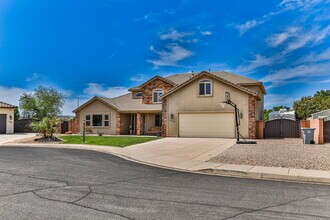 2570 S Sycamore Cir in Washington, UT - Building Photo - Building Photo