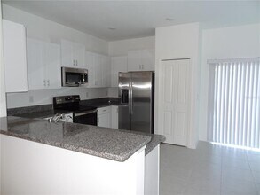 5220 Forum Blvd in Holiday, FL - Building Photo - Building Photo
