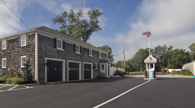Peters Pond RV Resort in Sandwich, MA - Foto de edificio - Building Photo