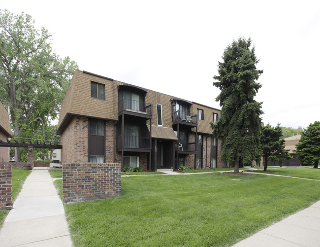 Apple Valley Apartments in Omaha, NE - Building Photo - Building Photo