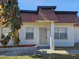 18 North Ct in Indialantic, FL - Building Photo