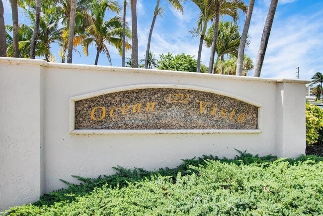 1222 Hillsboro Mile in Hillsboro Beach, FL - Building Photo - Building Photo