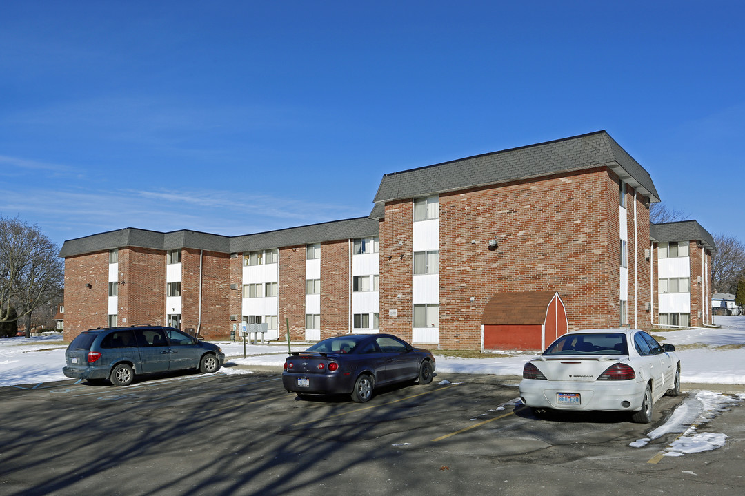 Garden Court Apartments in Pontiac, MI - Foto de edificio