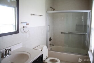 22 Karnell Dr in Piscataway, NJ - Building Photo - Building Photo