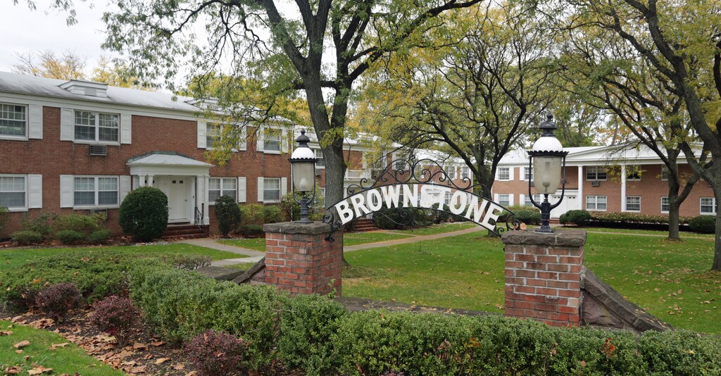 Brownstone and Main Union Apartments in Little Falls, NJ