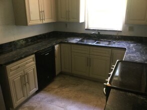 10924 124th Ave N in Largo, FL - Foto de edificio - Building Photo