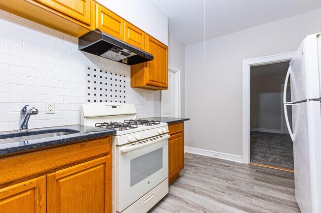 27 James St in Babylon, NY - Building Photo - Building Photo